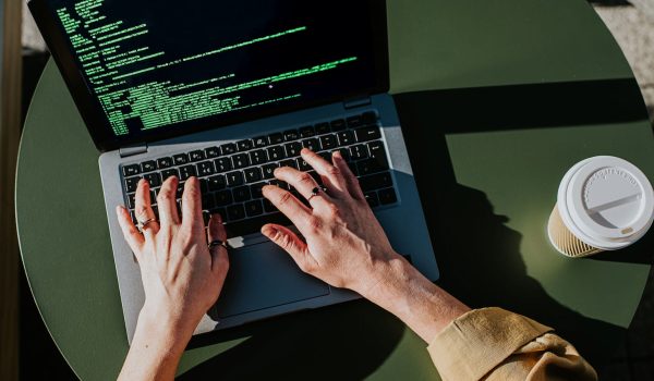 راهنمای خرید لپ‌تاپ برای مهندس‌ها و برنامه‌نویس‌ها