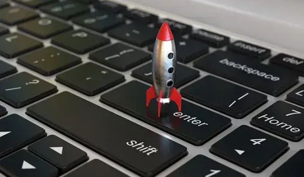 لپ‌تاپ کند چطوری سریع میشه؟ ارتقاء لپ‌تاپ قدیمی بهینه‌سازی ویندوز در لپ‌تاپ